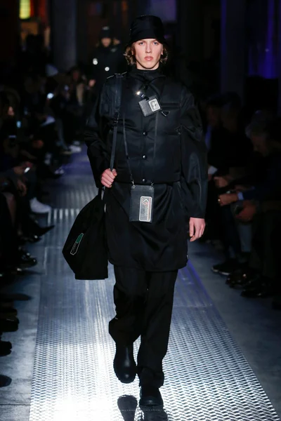 Look 3